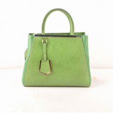 Geantă mică din piele Fendi 2jours cu nervuri încrucișate verzi și verde iarbă Ferrari Geantă mică din piele Fendi 2jours cu nervuri încrucișate verzi și verde iarbă Ferrari
