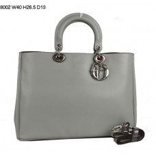 Geantă Dior Diorissimo Jumbo din piele Nappa gri (hardware argintiu) 8002 Geantă Dior Diorissimo Jumbo din piele Nappa gri (hardware argintiu) 8002