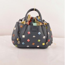 Geantă medie Fendi B Fab Ferrari din piele albastră cu bijuterii multicolore, cu mâner superior Geantă medie Fendi B Fab Ferrari din piele albastră cu bijuterii multicolore, cu mâner superior