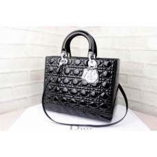 Geantă de mână Replica Dior Lady Default din piele patentată neagră Geantă de mână Replica Dior Lady Default din piele patentată neagră