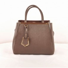 Geantă mică din piele Fendi 2jours, culoare cafea închisă, cu nervuri încrucișate Geantă mică din piele Fendi 2jours, culoare cafea închisă, cu nervuri încrucișate