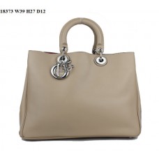 Geantă Dior Diorissimo Jumbo din piele Nappa de culoare caisă (hardware argintiu) 18373 Geantă Dior Diorissimo Jumbo din piele Nappa de culoare caisă (hardware argintiu) 18373
