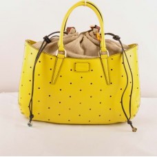 Geantă Fendi B Fab Ferrari din piele perforată, galbenă, cu mâner superior Geantă Fendi B Fab Ferrari din piele perforată, galbenă, cu mâner superior
