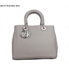 Geantă Dior Diorissimo medie, piele Nappa gri (hardware argintiu) 18370 Geantă Dior Diorissimo medie, piele Nappa gri (hardware argintiu) 18370