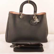 Geantă Dior Diorissimo Jumbo Neagră din Piele Originală (Fundamente Aurii) 602 Geantă Dior Diorissimo Jumbo Neagră din Piele Originală (Fundamente Aurii) 602