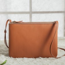 Geantă Celine Trio Crossbody mare din piele de vițel maro Geantă Celine Trio Crossbody mare din piele de vițel maro