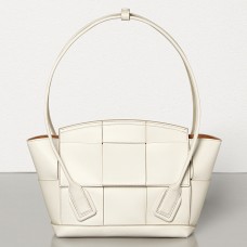 Geanta Bottega Veneta Arco 33 Intrecciato Din piele de vitel alba Geanta Bottega Veneta Arco 33 Intrecciato Din piele de vitel alba