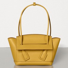 Geantă Bottega Veneta Arco 33 din piele de vițel granulată galbenă Geantă Bottega Veneta Arco 33 din piele de vițel granulată galbenă