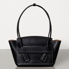 Geantă Bottega Veneta Arco 48 din piele de vițel franceză neagră