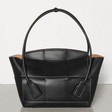 Geanta Bottega Veneta Medium Arco 48 Intrecciato Din piele de vitel neagra