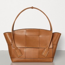 Geanta Bottega Veneta Arco 48 Intrecciato In Piele De Vitel Maronie