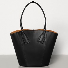 Geantă tote medie Bottega Veneta din piele de vițel neagră