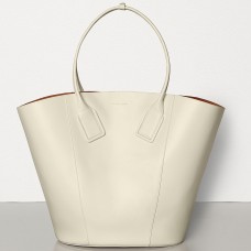 Geantă tote medie Bottega Veneta din piele de vițel albă
