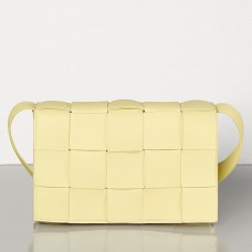 Geantă Bottega Veneta Cassette din piele de miel crem