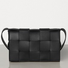 Geantă Bottega Veneta Cassette din piele de miel neagră