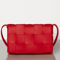 Geantă Bottega Veneta Cassette din piele de miel roșie
