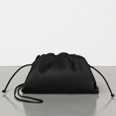 Geantă de mână Bottega Veneta The Pouch 20 din piele de vițel neagră