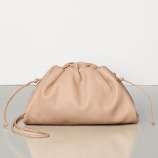 Geantă de mână Bottega Veneta The Pouch 20 din piele de vițel nud