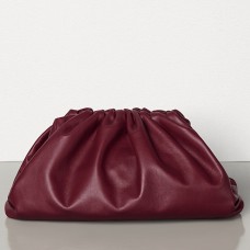 Geantă de mână Bottega Veneta The Pouch din piele de vițel Bordeaux