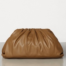 Geantă de mână Bottega Veneta The Pouch din piele de vițel camel