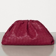 Pocheta Bottega Veneta The Pouch Din Piele Amaranto Intrecciato Pocheta Bottega Veneta The Pouch Din Piele Amaranto Intrecciato