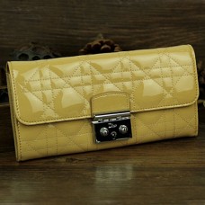 Portofel Dior cu clapă 9002 Galben Portofel Dior cu clapă 9002 Galben