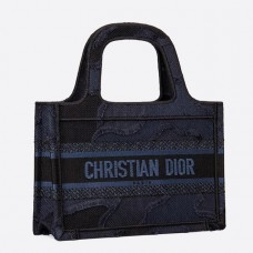 Geantă Dior Mini Book Tote din pânză albastră camuflaj Geantă Dior Mini Book Tote din pânză albastră camuflaj