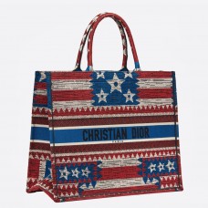 Geantă Dior Book Tote din pânză brodată cu steagul american Geantă Dior Book Tote din pânză brodată cu steagul american