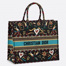 Geantă Dior cu flori și inimioare din pânză multicoloră Geantă Dior cu flori și inimioare din pânză multicoloră