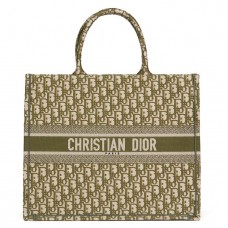 Geantă Dior Book Tote din pânză verde brodată oblic Geantă Dior Book Tote din pânză verde brodată oblic