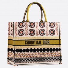 Geantă Dior Book Tote din pânză multicoloră cu motive geometrice Geantă Dior Book Tote din pânză multicoloră cu motive geometrice