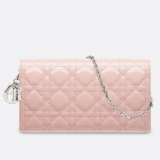 Clutch Dior Lady Dior cu lanț în culoarea roz lăcuit