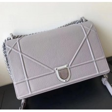 Geantă Dior Diorama Flap din piele de vițel granulată gri perlat Geantă Dior Diorama Flap din piele de vițel granulată gri perlat