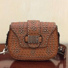 Geantă Dior D-Fence Saddle din piele de vițel maro cu ținte Geantă Dior D-Fence Saddle din piele de vițel maro cu ținte