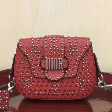 Geantă Dior D-Fence Saddle din piele de vițel cu ținte roșii Geantă Dior D-Fence Saddle din piele de vițel cu ținte roșii