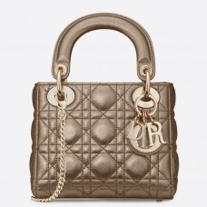 Geantă Dior Lady Dior Mini cu lanț din piele de vițel metalizată aurie
