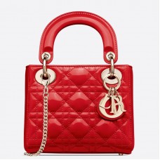 Geantă Dior Lady Dior Mini cu lanț din piele lăcuită cu model cireș Geantă Dior Lady Dior Mini cu lanț din piele lăcuită cu model cireș