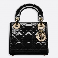 Geantă mini Lady Dior neagră cu lanț, model patentat Dior Geantă mini Lady Dior neagră cu lanț, model patentat Dior