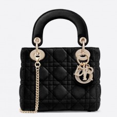 Geantă mini Lady Dior din catifea neagră cu lanț Geantă mini Lady Dior din catifea neagră cu lanț