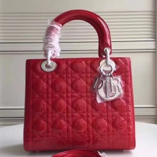 Geantă Dior medie Lady Dior din piele lăcuită roșie Geantă Dior medie Lady Dior din piele lăcuită roșie