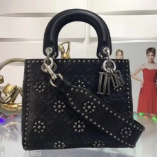 Geantă Dior medie Lady Dior din piele de vițel neagră cu cuie Geantă Dior medie Lady Dior din piele de vițel neagră cu cuie