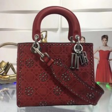 Geantă Dior Lady Dior medie din piele de vițel cu cuie roșie Geantă Dior Lady Dior medie din piele de vițel cu cuie roșie