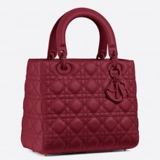 Geantă Dior medie Lady Dior din piele de vițel ultra mată, culoarea cireșei Geantă Dior medie Lady Dior din piele de vițel ultra mată, culoarea cireșei