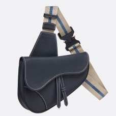 Geantă Dior Saddle pentru bărbați, din piele de vițel granulată bleumarin