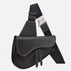 Geantă Dior Saddle pentru bărbați, din piele de vițel granulată neagră Geantă Dior Saddle pentru bărbați, din piele de vițel granulată neagră