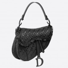 Geantă Dior Saddle din piele neagră împletită cu benzi și franjuri Geantă Dior Saddle din piele neagră împletită cu benzi și franjuri