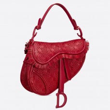 Geantă Dior Saddle din benzi roșii de piele împletită cu franjuri Geantă Dior Saddle din benzi roșii de piele împletită cu franjuri