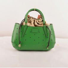 Geantă Fendi B Fab Ferrari din piele perforată, verde iarbă, medie, cu mâner superior Geantă Fendi B Fab Ferrari din piele perforată, verde iarbă, medie, cu mâner superior