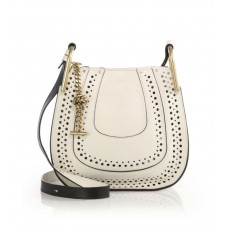 Geantă mică crossbody Chloe Hayley din piele perforată, albă