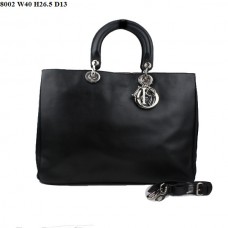 Geantă Dior Diorissimo Jumbo din piele Nappa neagră (hardware argintiu) 8002 Geantă Dior Diorissimo Jumbo din piele Nappa neagră (hardware argintiu) 8002